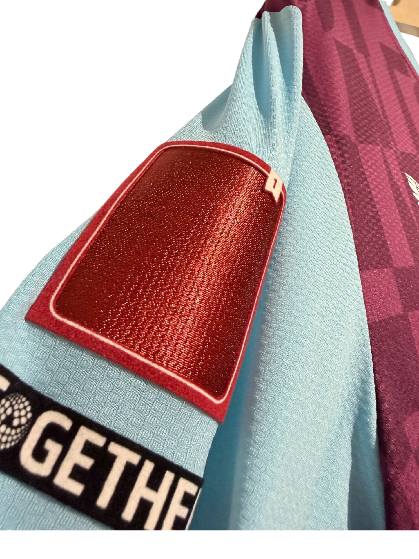 Burnley 2024/25 Hjemme Matchworn og Signed Egan-Riley - ?