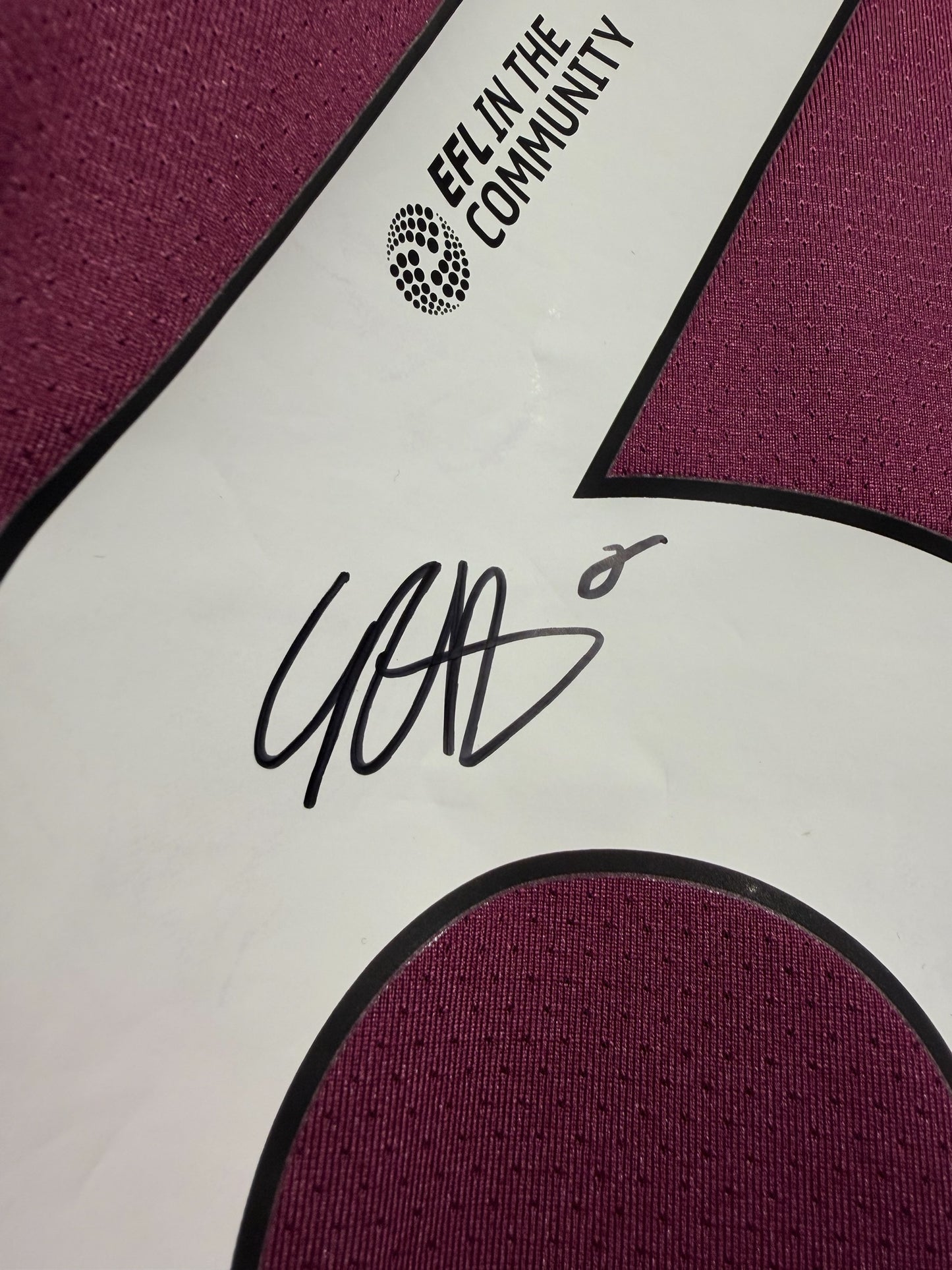 Burnley 2024/25 Hjemme Matchworn og Signed Egan-Riley - ?